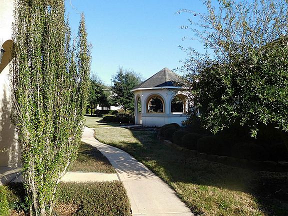 3rd image of 12820 Willow Centre Dr Ste D