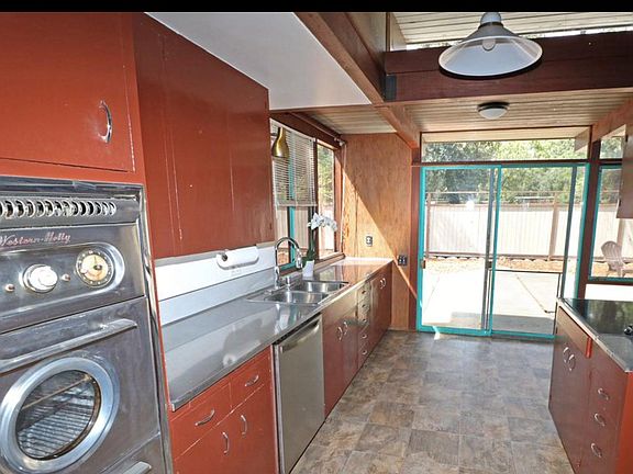 5th image of 3341 Padua Ave