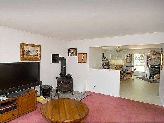 4th image of 33 Wall St