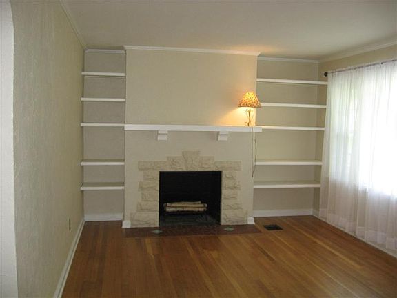 3rd image of 2767 Crescent Blvd