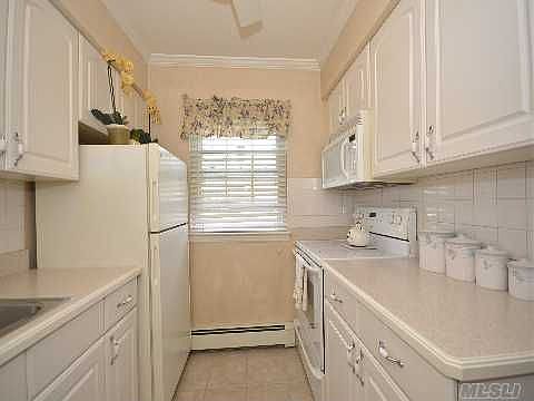 3rd image of 458 Village Dr