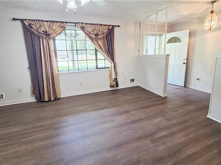 3533 Charlotte Dr — Photo 10