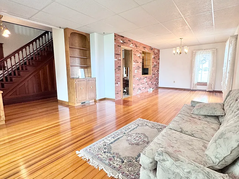 1016 Pleasant St — Photo 17