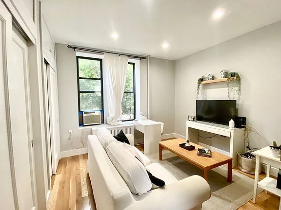 4th image of 3128 42nd St APT 2