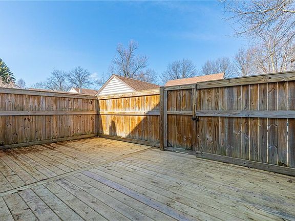 4th image of 6636 N Berkley Sq