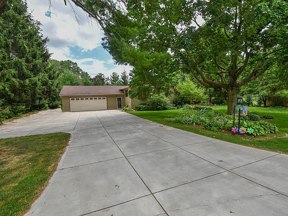 2nd image of 3324 N Silver Lake Dr