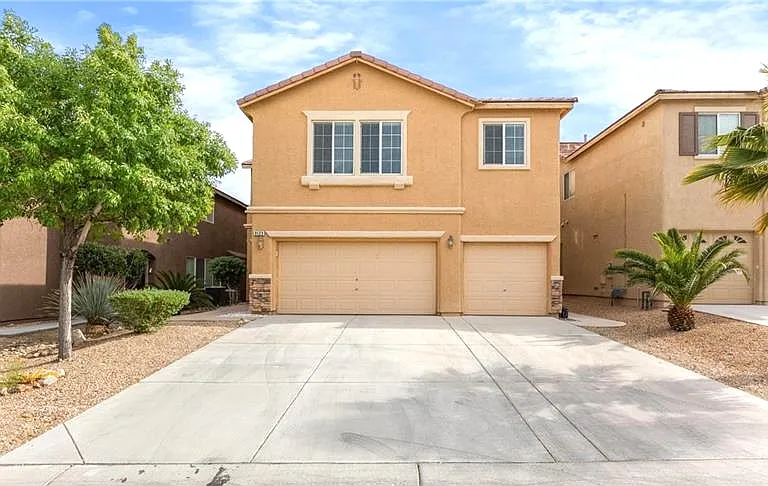 9123 Weeping Hollow Ave — Photo 1