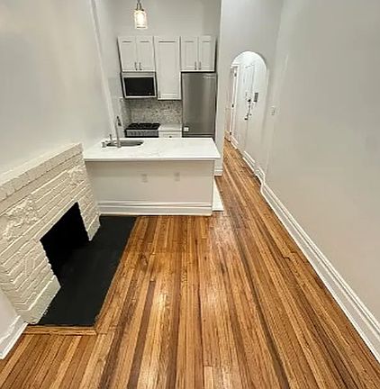 3rd image of 14 Jones St APT 1A
