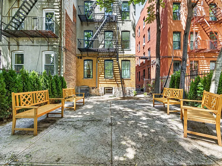 376 Montgomery St #1A — Photo 7