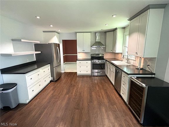3rd image of 4731 Lockwood Blvd