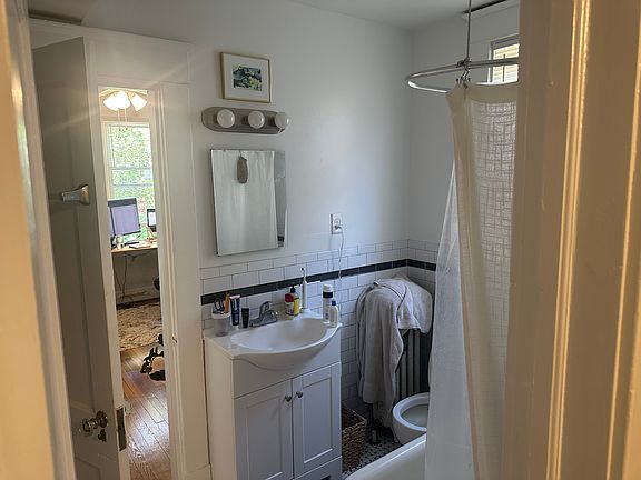 5th image of 3334 Stuart Ave APT B
