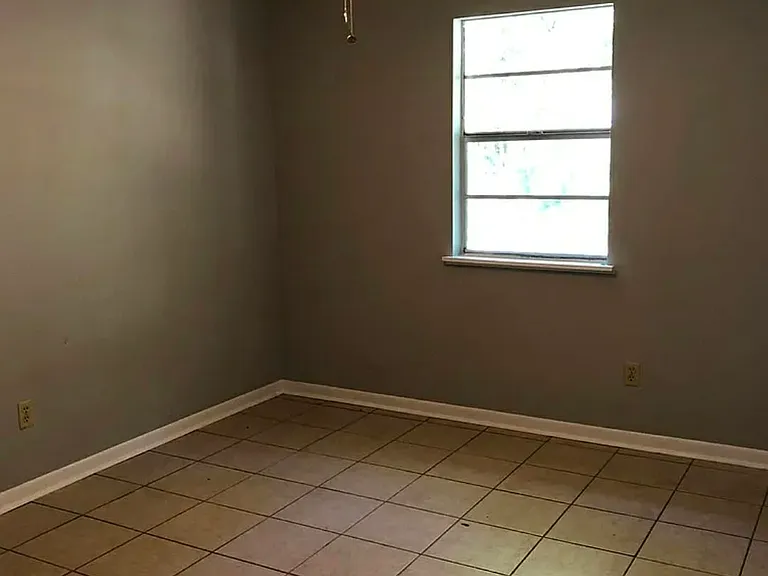 1200 Dulles Dr — Photo 5