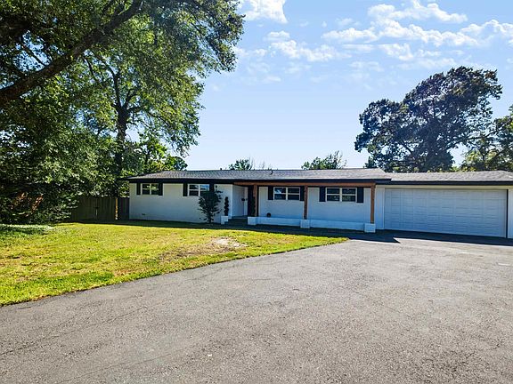 3rd image of 3211 Fernwood Dr