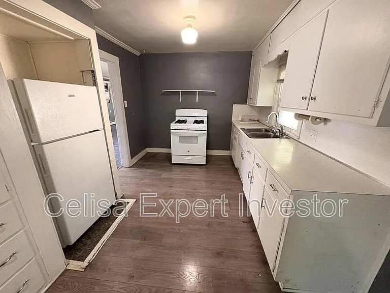 654 Florence Ave — Photo 3