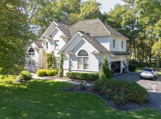 30185 Hickory Hill Dr, Perrysburg, OH 43551