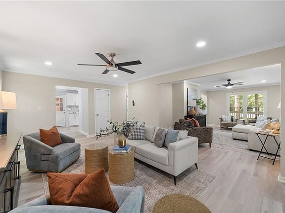 4th image of 1615 Briar Lake Cir