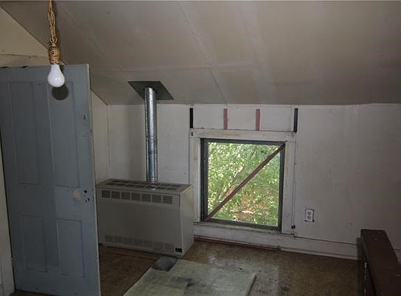 3rd image of 422 Ottawa St