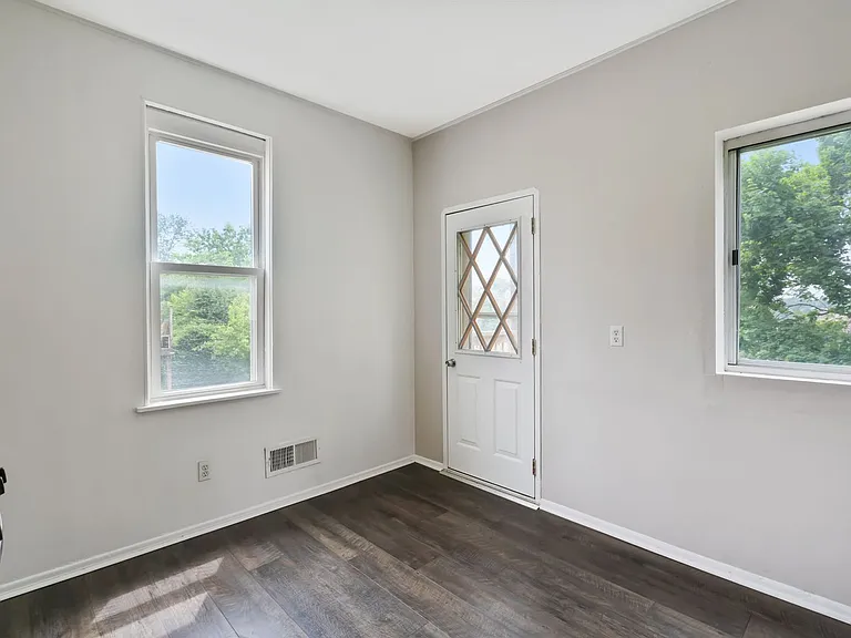 Convenient 2 Bedroom home in Mt. Washington available July 1! — Photo 19