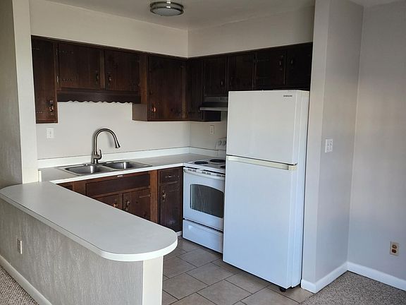 2nd image of 325 Ashlawn Dr APT 2