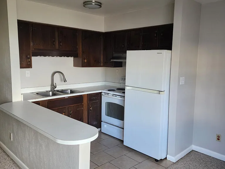 325 Ashlawn Dr #2 — Photo 2