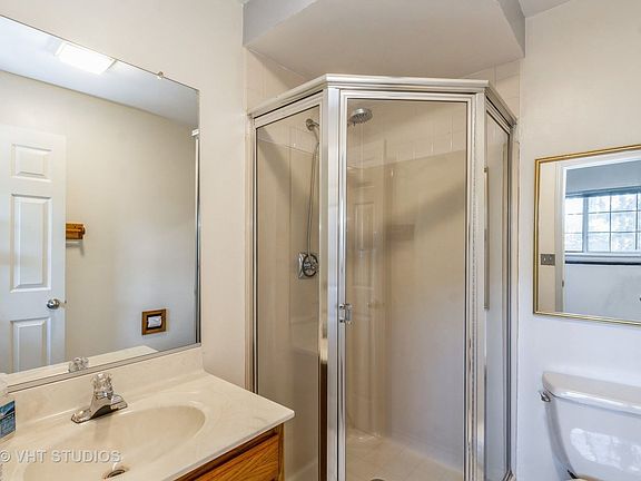 4th image of 812 W Saint Johns Pl
