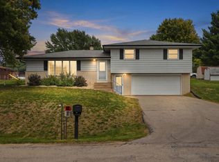 1614 Thomas St, Hazel Green, WI 53811
