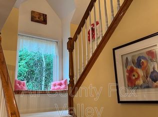 1025 Rosewood Dr, Carpentersville, IL 60110