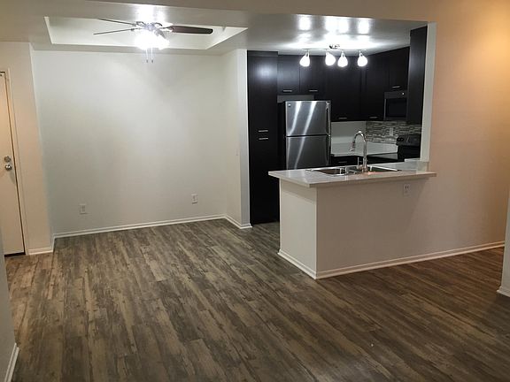 2nd image of 780 Camino De La Reina APT 347