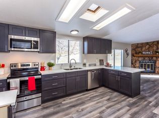 11570 El Estaban Rd, Phelan, CA 92371