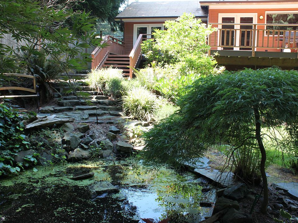 Gorgeous backyard/big deck