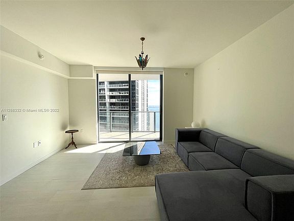 4th image of 1000 Brickell Plz #4303