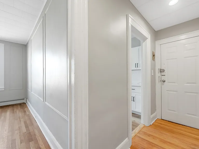 102 Genessee Ave — Photo 7