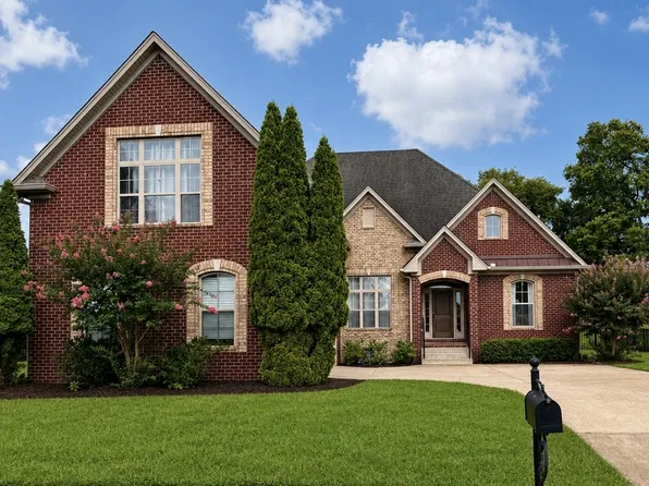 1007 Broughton Pl, Gallatin, TN 37066