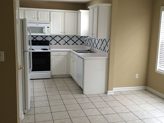 3rd image of 350 Catalpa Cir