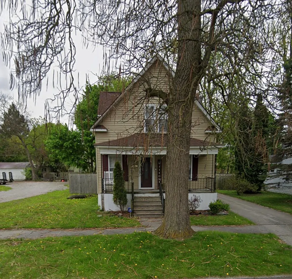 3 bed, 1045 sqft, $1,300 — Photo 1