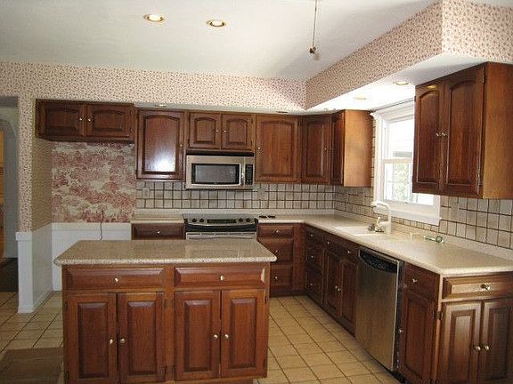 2nd image of 1556 Foxleigh Ct