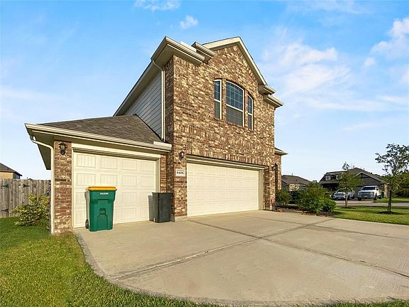 3rd image of 6406 Hunters Creek Ln