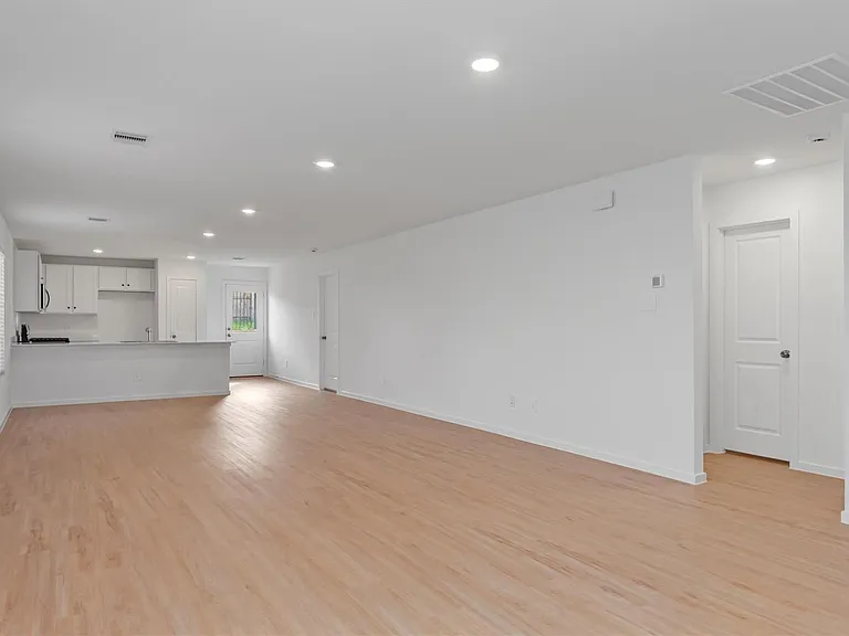 1525 San Sebastien Dr — Photo 4