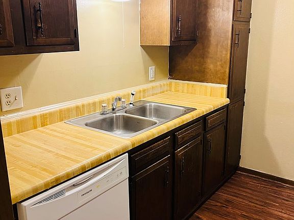 3rd image of 8430 Glen Meadow Ln