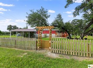 480 Kendall Rd, Cuero, TX 77954