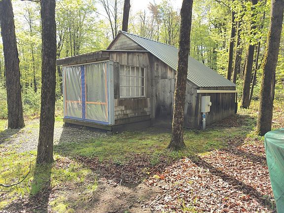 3rd image of 1069 West Rd
