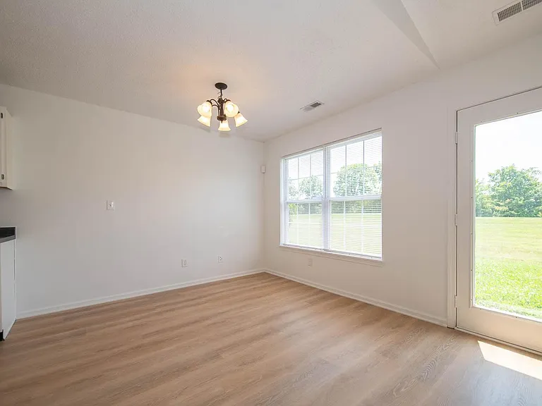 9661 Trail Dr — Photo 10