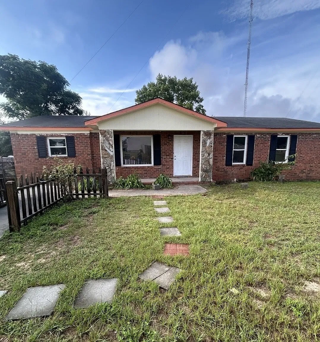 4 bed, 1430 sqft, $1,650 — Photo 1
