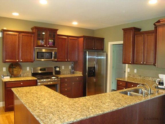 4th image of 222 Madelines Park Cir