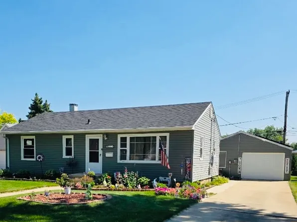 21 S Adams St, North Aurora, IL 60542