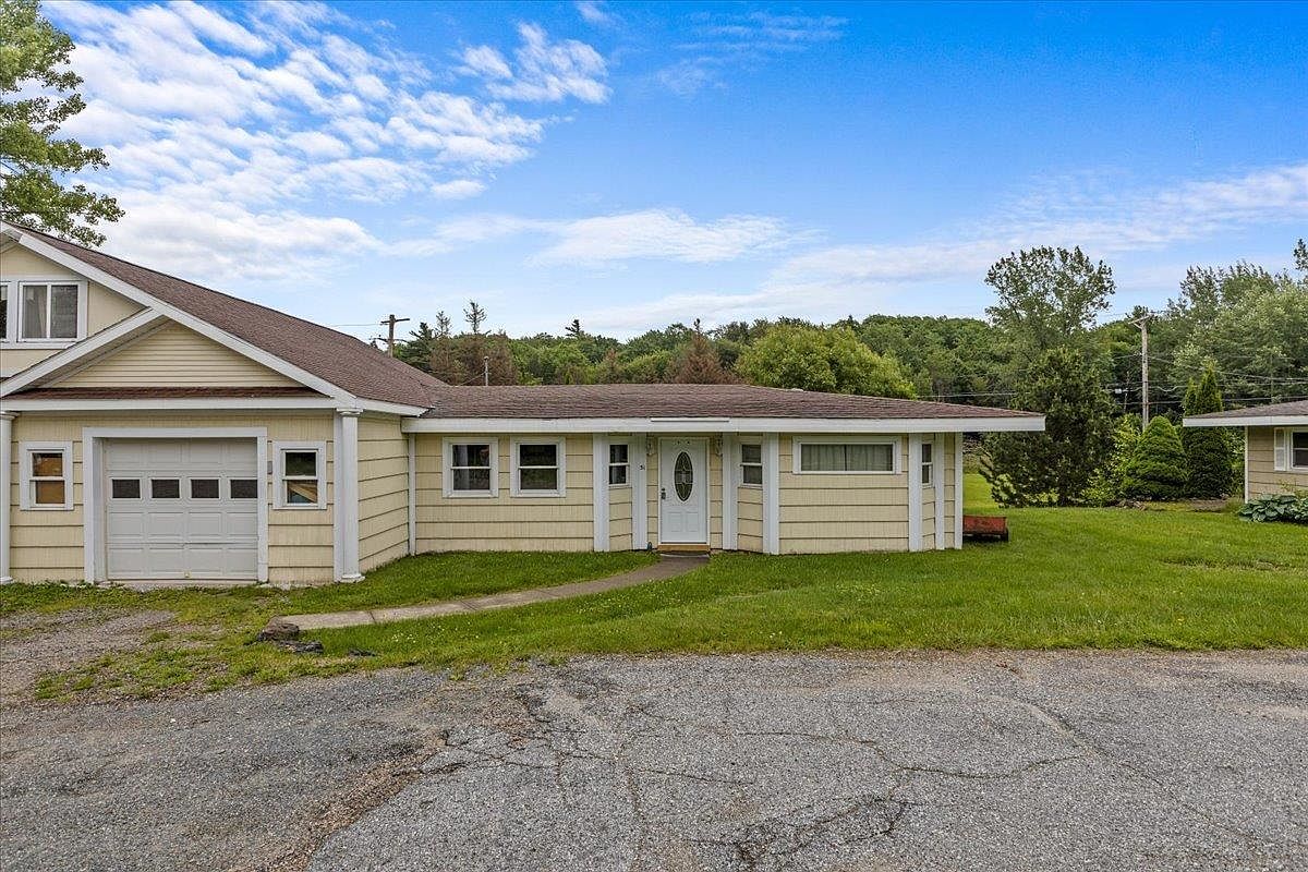 51 Pinewood Drive, Saint Albans, VT 05478 | Zillow