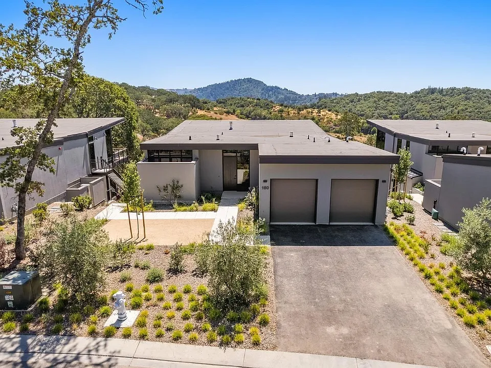 160 Woodlands Dr