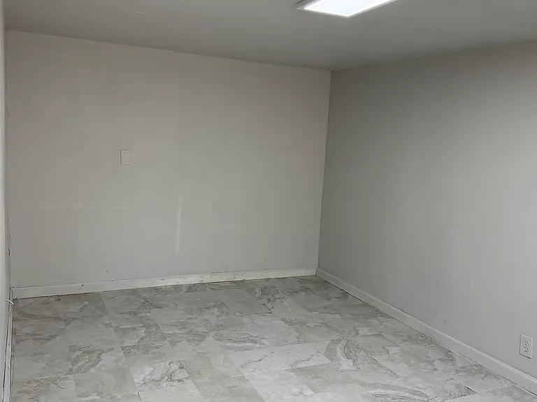344 E Woodrow Pl — Photo 7