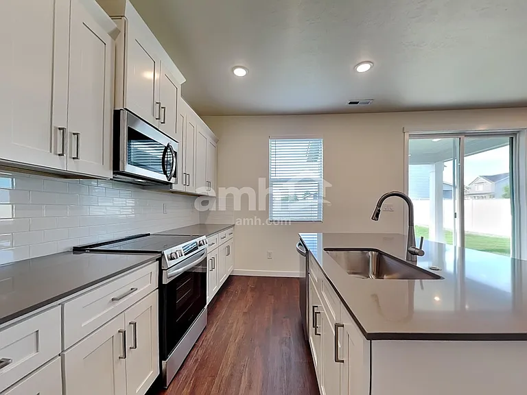 9364 W Shumard St — Photo 4
