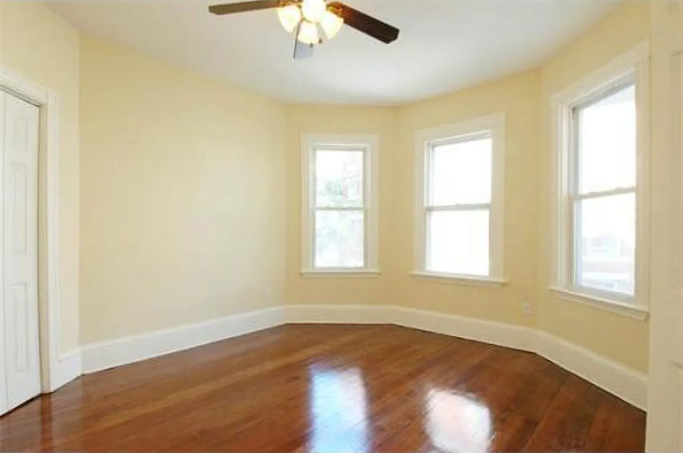 Nice 6 bed on the hill — Photo 2